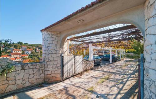 Stunning Apartment In Splitska W/ 1 Bedrooms
