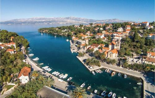 Stunning Apartment In Splitska W/ 1 Bedrooms