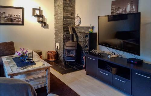 Nice Apartment In S�gne With Wifi And 2 Bedrooms