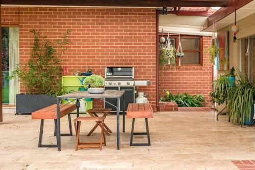 Inner-city Comfort & Charm / Narrabundah