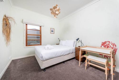 Inner-city Comfort & Charm / Narrabundah