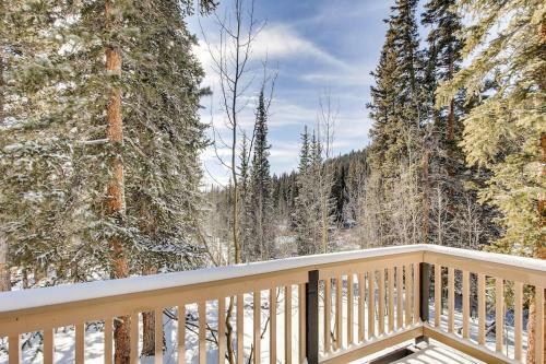 Mountain Forest Escape Puts You Right In Nature - Elg Hus