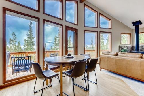 Cozy Mountain House Perfect For Relaxing - Puma's Den