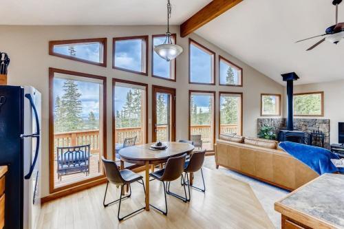 Cozy Mountain House Perfect For Relaxing - Puma's Den