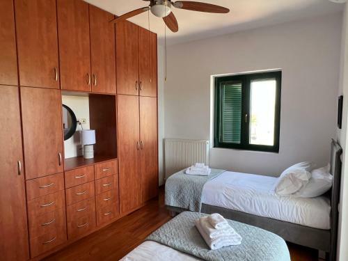 Paradisos Villa - 4-bedroom Villa