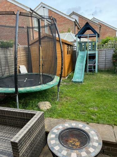 Villa Three Bedroom House In Chichester Free Parking