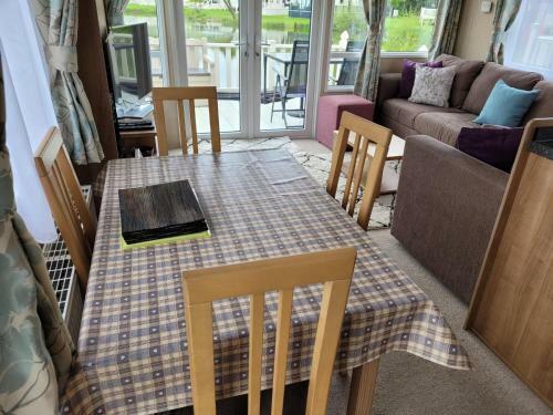 Lakeside Cotswold Holiday Home