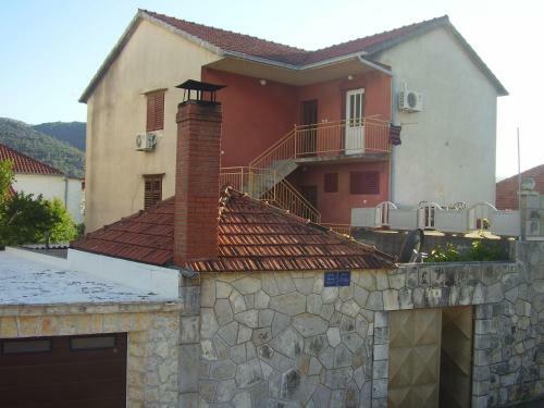Apartments Srhoj