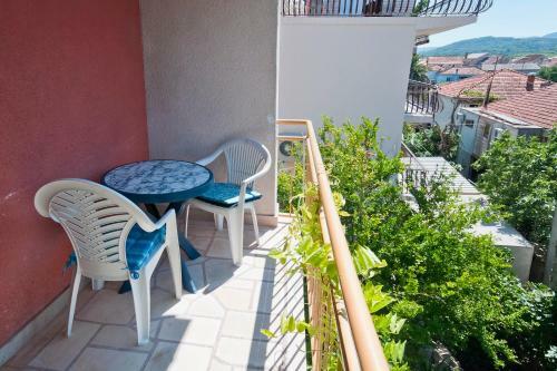 Apartments Srhoj
