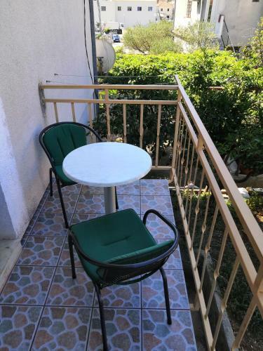 Apartments Srhoj