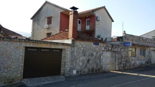 Apartments Srhoj