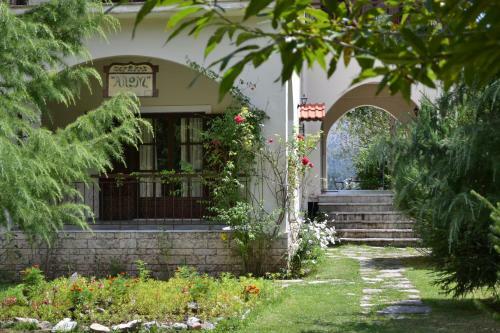 Hostal Xenonas Aloni