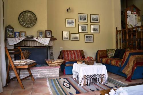 Hostal Xenonas Aloni