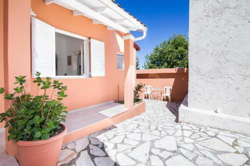 Giorgos House