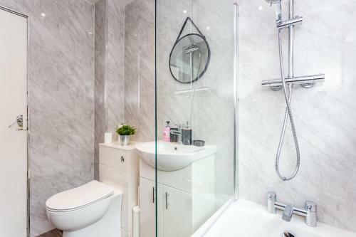 Apartamento ?lovely 2 Bed Flat ? Wifi ? Nr Avondale Park?