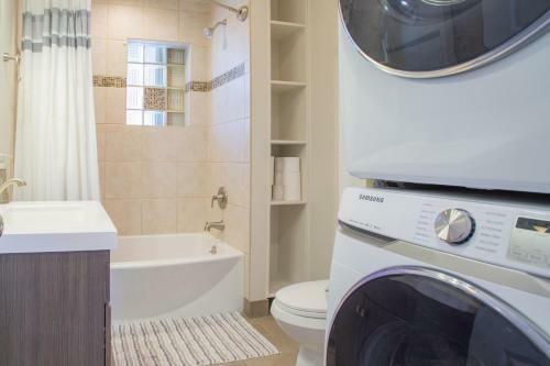 Spacious 4 Bedroom House Close To Everything!