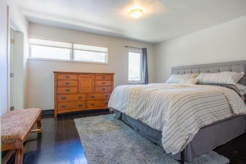Spacious 4 Bedroom House Close To Everything!