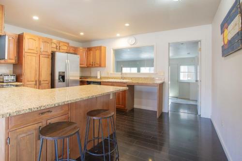 Spacious 4 Bedroom House Close To Everything!