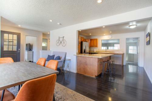Spacious 4 Bedroom House Close To Everything!