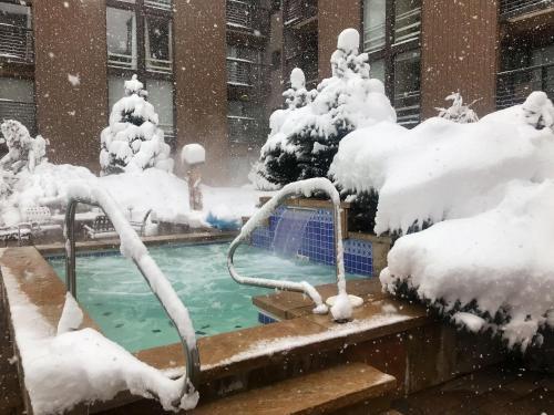 Vail International 106