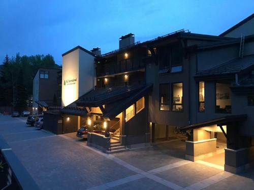 Vail International 106