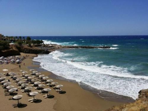 Remarkable Jasmine Apartment In Panormo