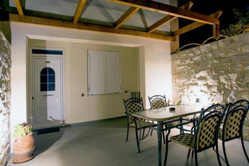 Remarkable Jasmine Apartment In Panormo