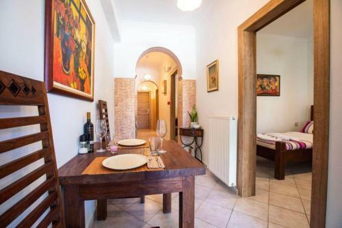 Remarkable Jasmine Apartment In Panormo