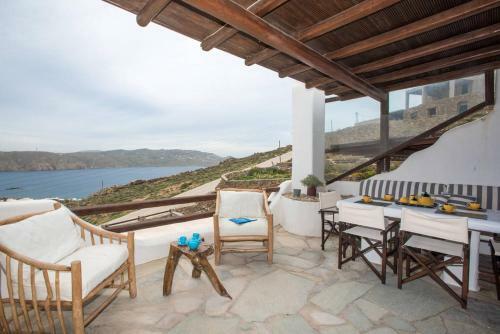 Ocean Breeze Terrace Of Mykonos!