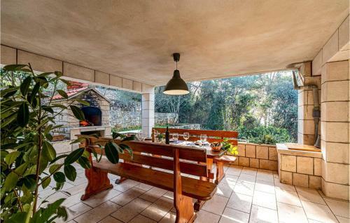 Nice Home In Pupnat With Wifi And 5 Bedrooms