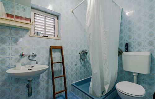 Nice Home In Pupnat With Wifi And 5 Bedrooms