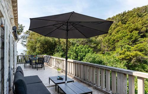 Nice Home In Pupnat With Wifi And 5 Bedrooms