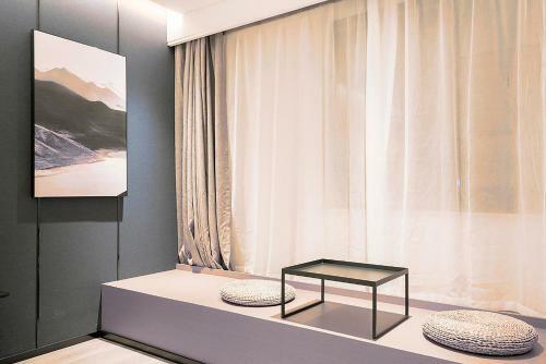 Atour Hotel Wuhan Optics Valley Square Yangjia Bay