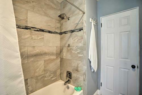 Sunny Clearwater Home - 5 Mi To Beach And Park!