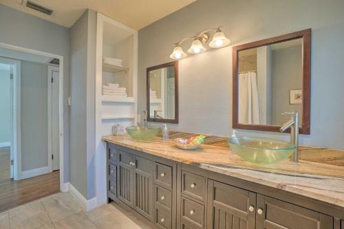 Sunny Clearwater Home - 5 Mi To Beach And Park!