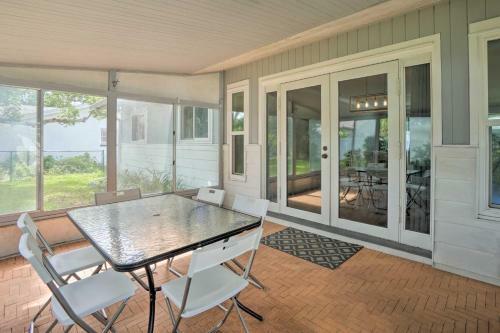 Sunny Clearwater Home - 5 Mi To Beach And Park!