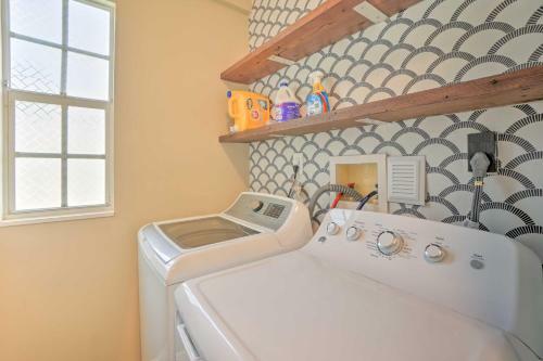Sunny Clearwater Home - 5 Mi To Beach And Park!