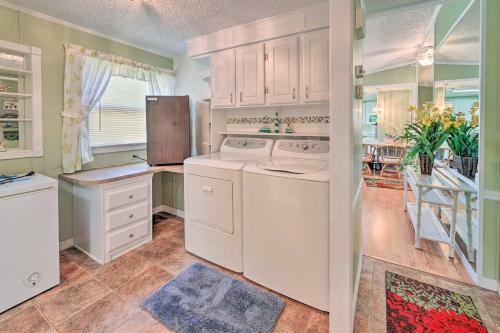 Colorful Ellenton Escape With Lanai And Pond View