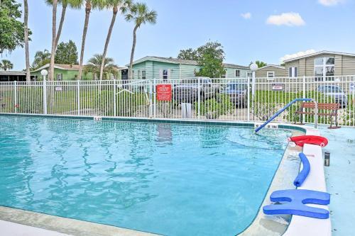 Colorful Ellenton Escape With Lanai And Pond View