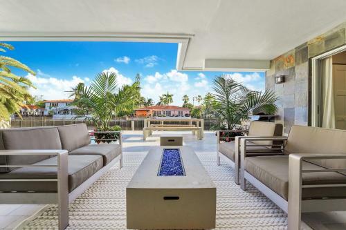 Palisades By Jadoreluxe L Oasis Pool And Waterview
