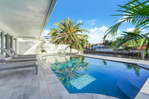 Palisades By Jadoreluxe L Oasis Pool And Waterview