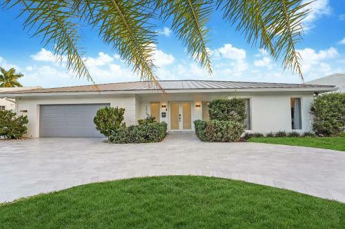 Palisades By Jadoreluxe L Oasis Pool And Waterview