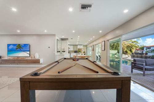 Palisades By Jadoreluxe L Oasis Pool And Waterview