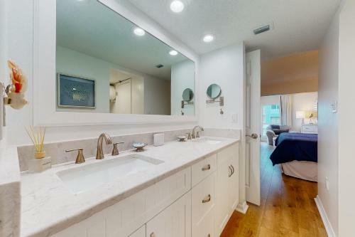 Water View 404