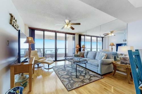 Crescent Beach Club I 19c