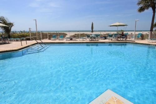 Crescent Beach Club I 19c