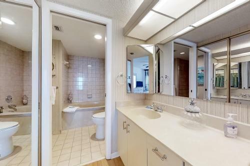 Crescent Beach Club I 19c