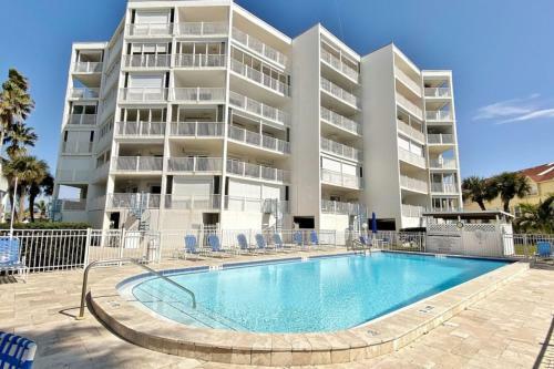 Lighthouse Pointe 502