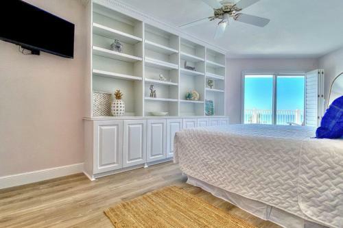 Lighthouse Pointe 502