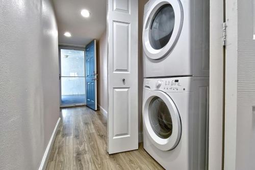 Lighthouse Pointe 502